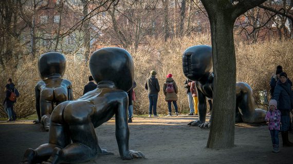 Bronzové bábätká v pražskej Kampě